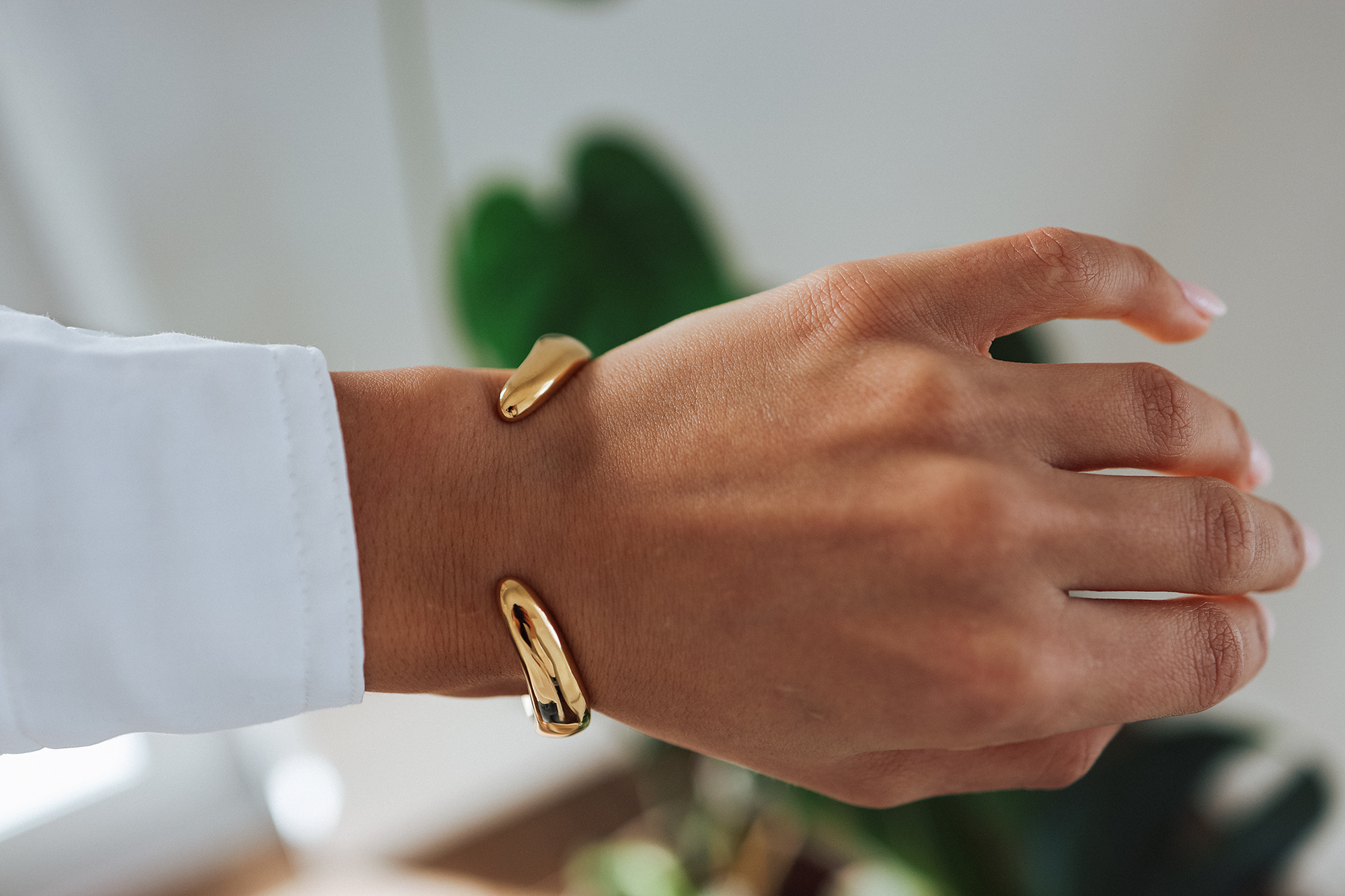 Metal Wave Cuff Gold