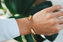 Metal Wave Cuff Gold