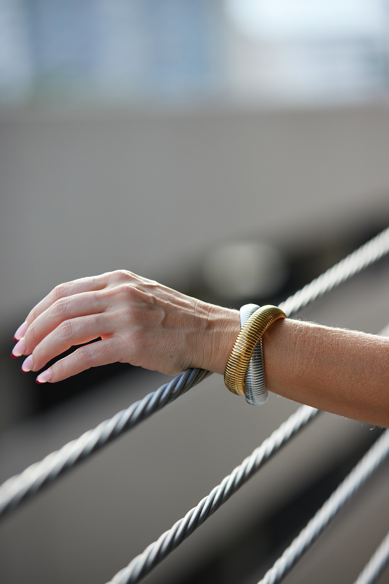 interlocked stretch bangle