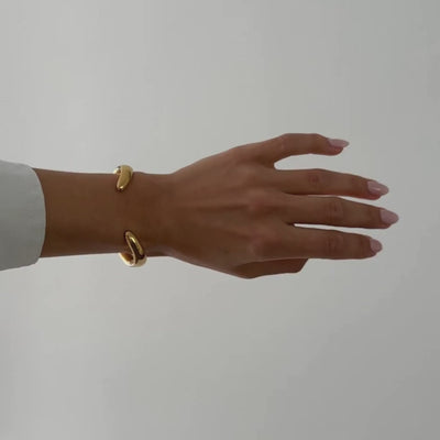 Metal Wave Cuff Gold
